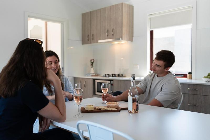 Adelaide Caravan Park - Aspen Holiday Parks エクステリア 写真