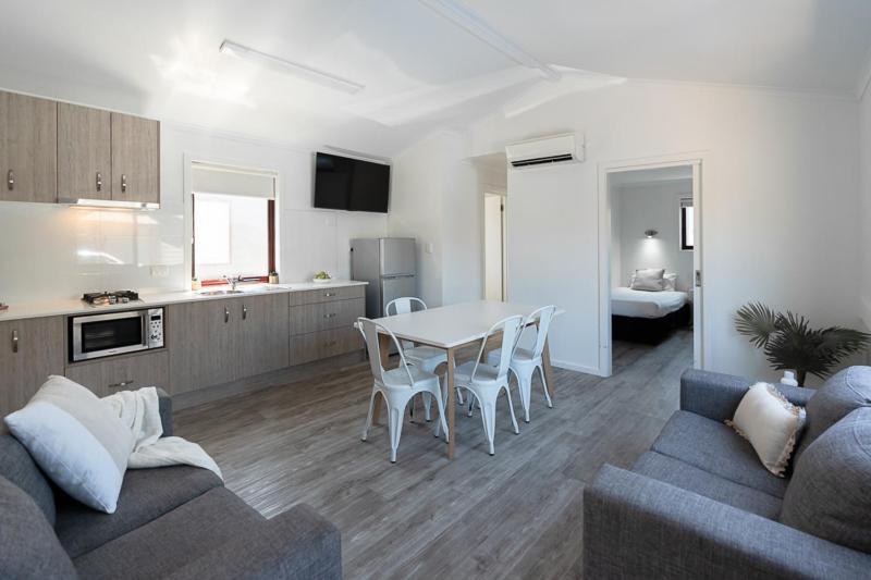 Adelaide Caravan Park - Aspen Holiday Parks エクステリア 写真
