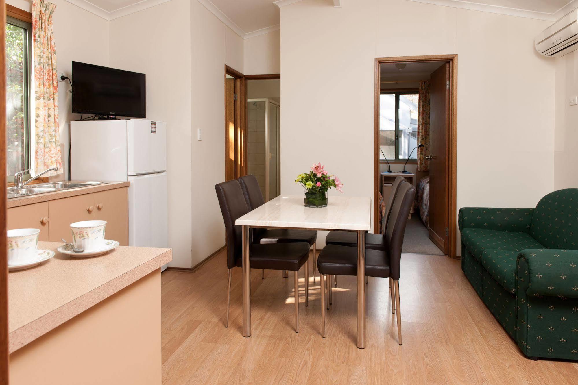 Adelaide Caravan Park - Aspen Holiday Parks エクステリア 写真