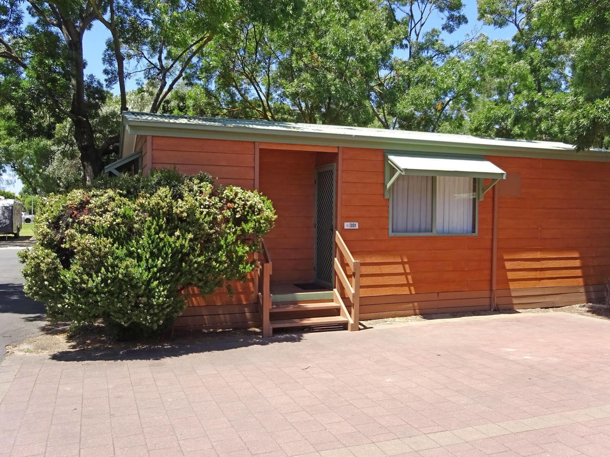 Adelaide Caravan Park - Aspen Holiday Parks エクステリア 写真