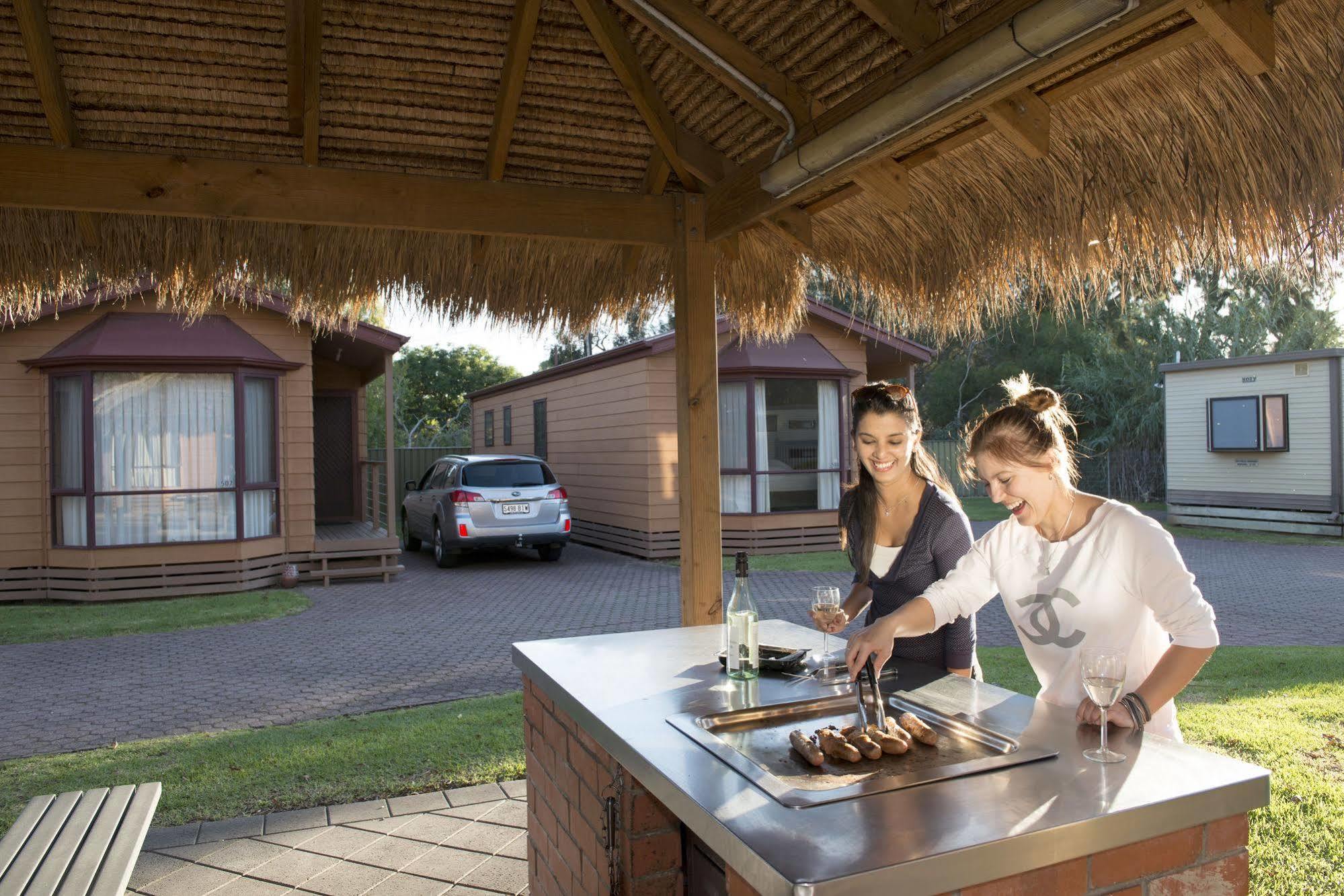 Adelaide Caravan Park - Aspen Holiday Parks エクステリア 写真