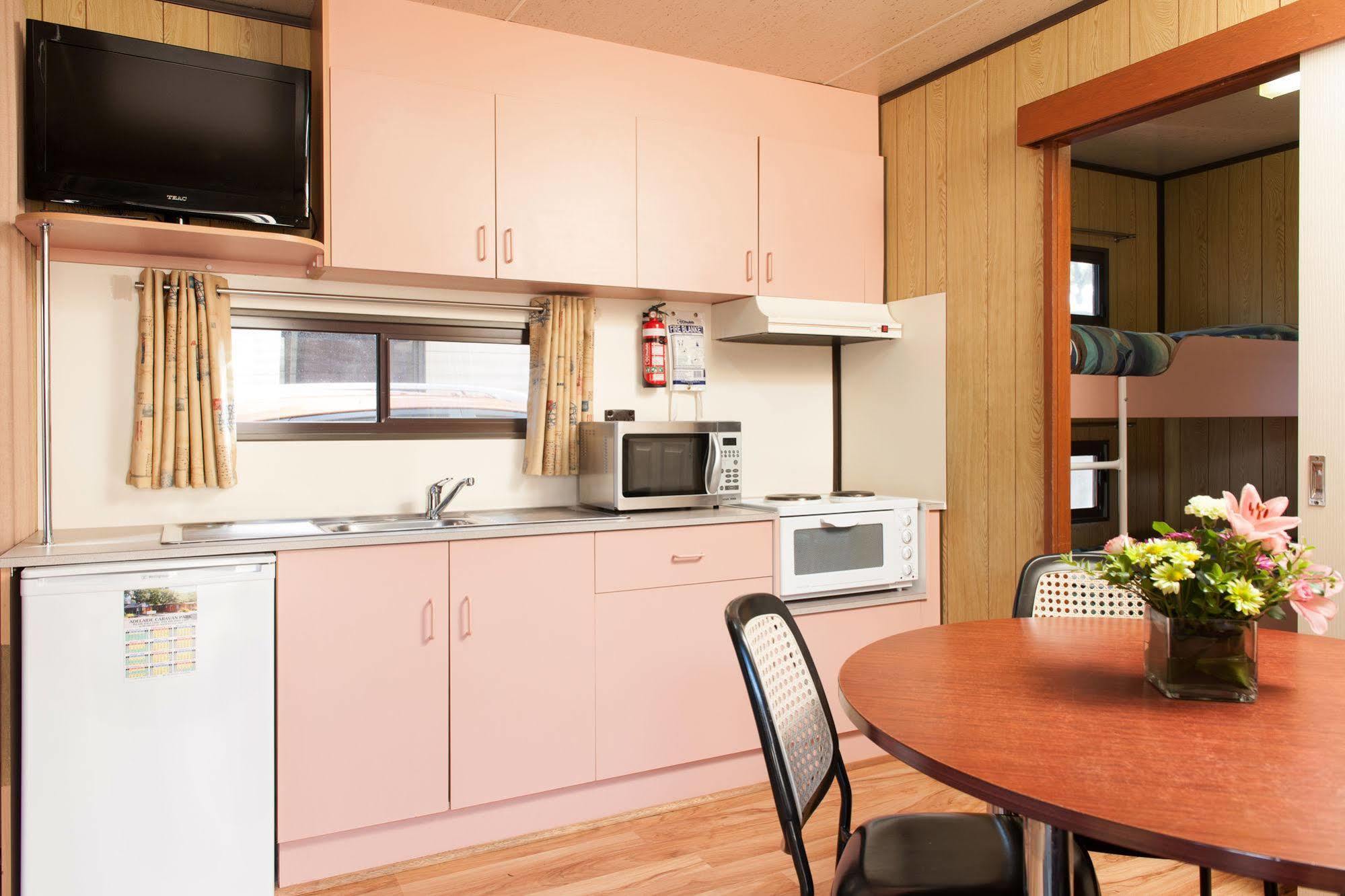Adelaide Caravan Park - Aspen Holiday Parks エクステリア 写真